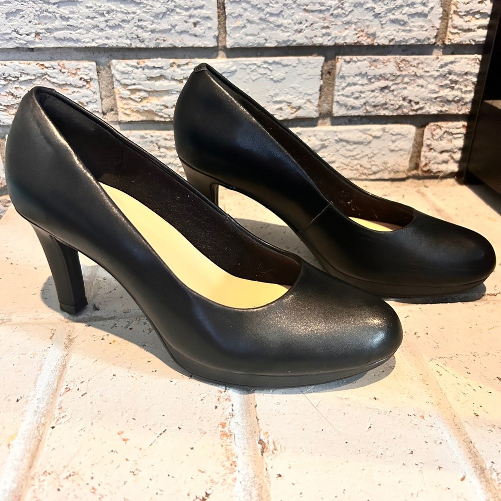Clarks Collection Black Leather Platform Pumps Round Toe Ultimate Comfort Heels